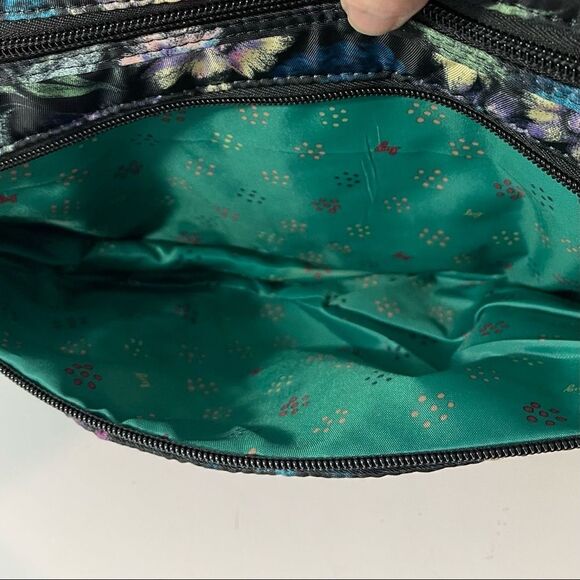 Quilted Floral lug Hippy Crossbody with tandem zip SE RFID Wallet - Picture 4 of 10